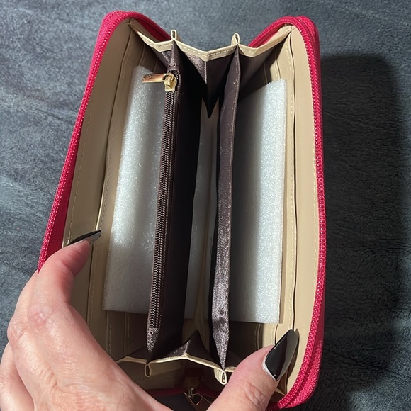 Vegan (3 piece) Fuchsia Tote, Crossbody & Wallet. 🩷 - Picture 12 of 12